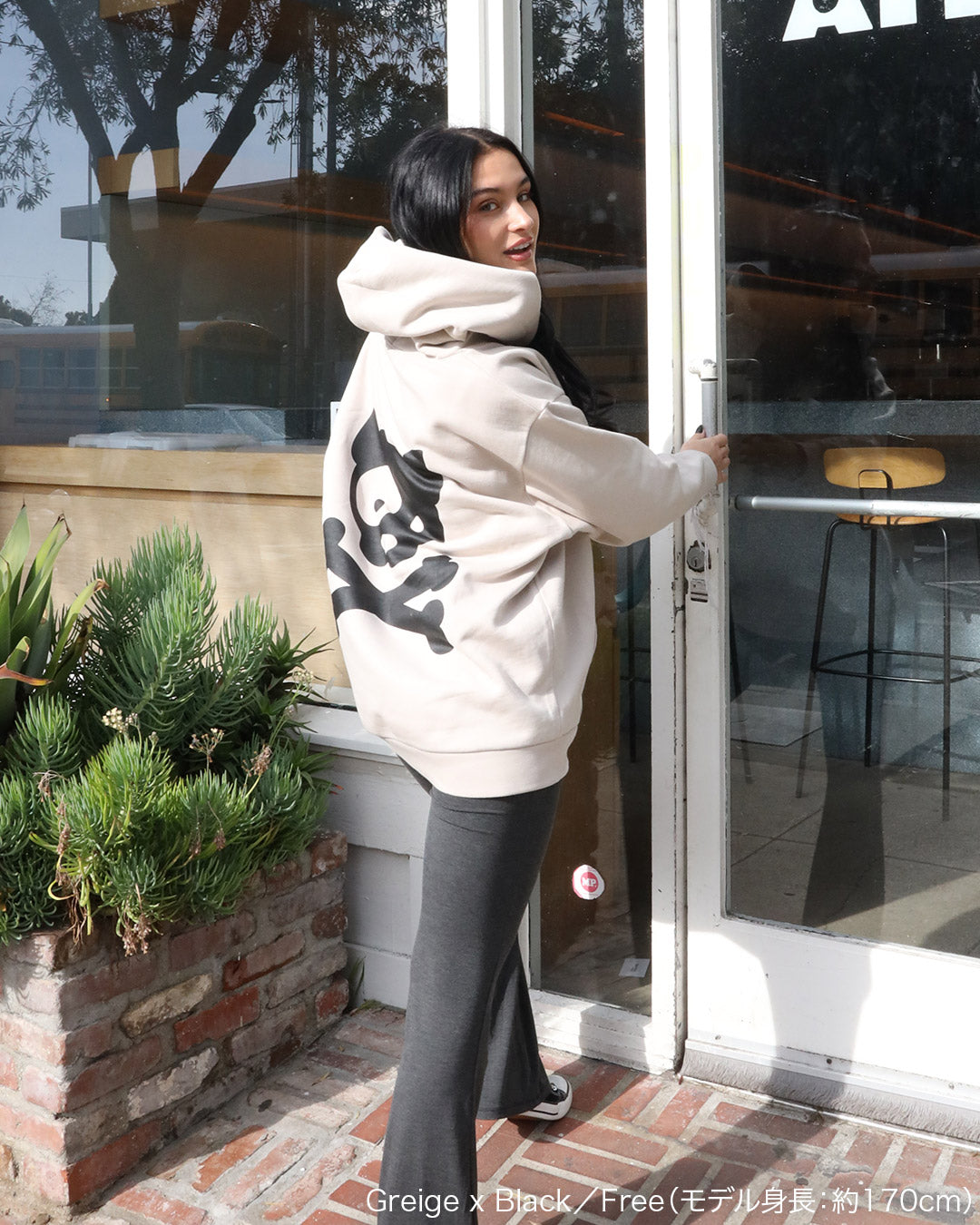 W Logo Hoodie-A