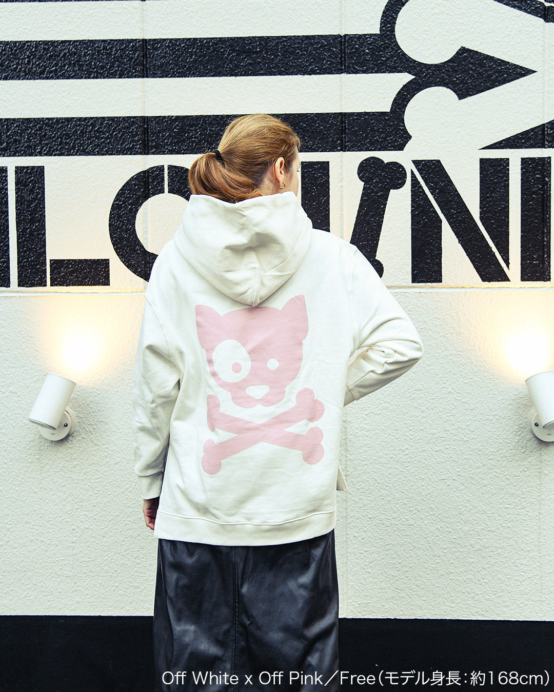 W Logo Hoodie-B
